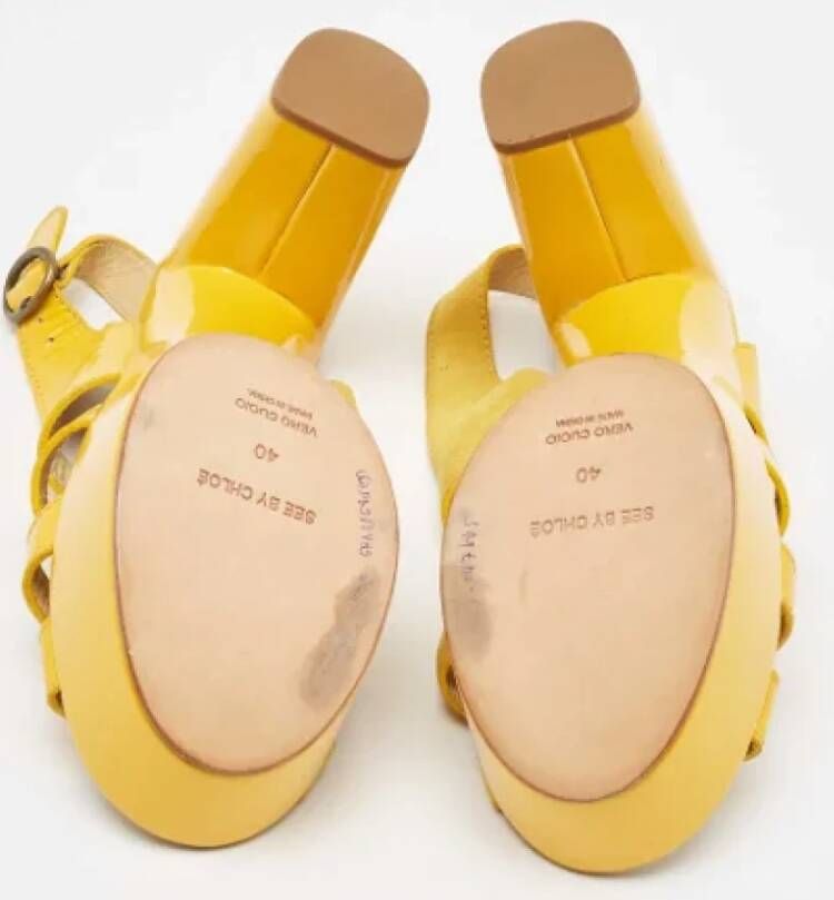 Chloé Pre-owned Leather sandals Yellow Dames