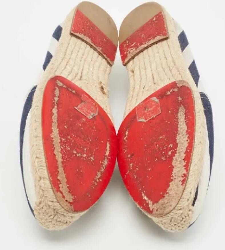 Christian Louboutin Pre-owned Canvas flats Blue Dames