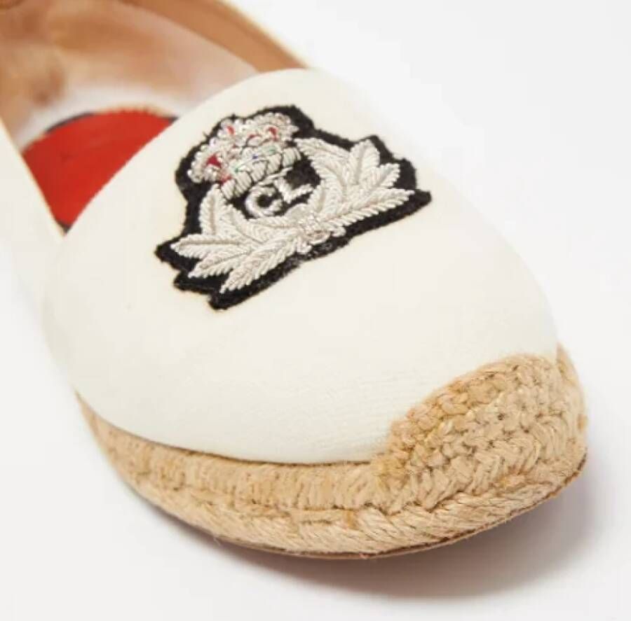 Christian Louboutin Pre-owned Canvas flats White Dames