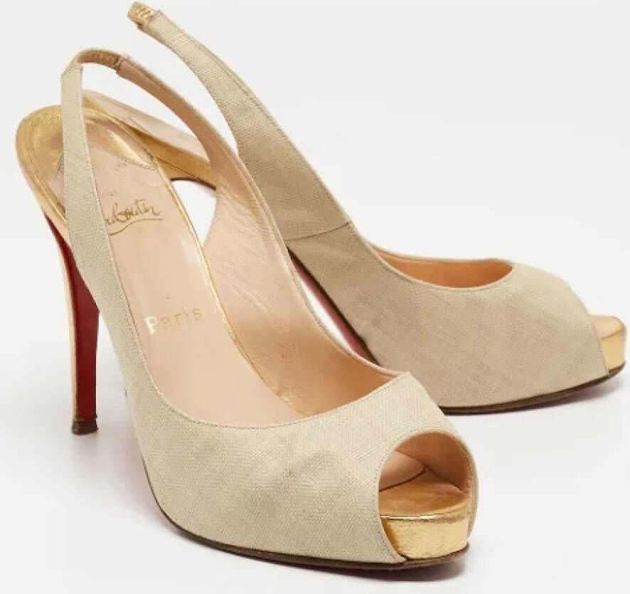 Christian Louboutin Pre-owned Canvas heels Beige Dames