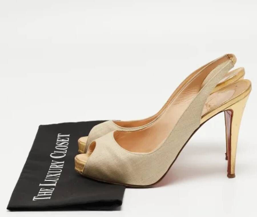 Christian Louboutin Pre-owned Canvas heels Beige Dames