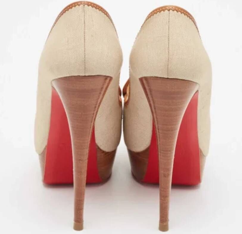 Christian Louboutin Pre-owned Canvas heels Beige Dames