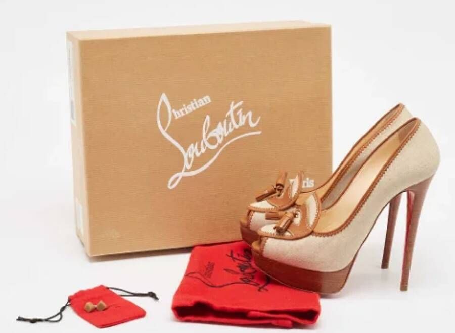 Christian Louboutin Pre-owned Canvas heels Beige Dames