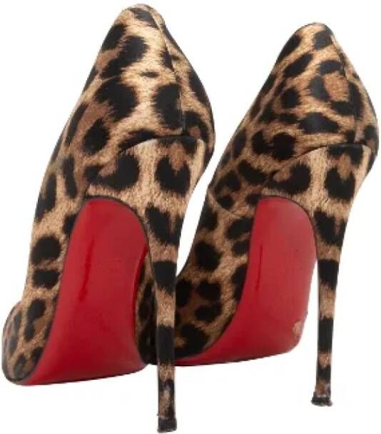 Christian Louboutin Pre-owned Canvas heels Brown Dames