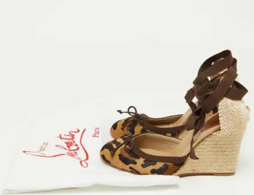 Christian Louboutin Pre-owned Canvas sandals Brown Dames