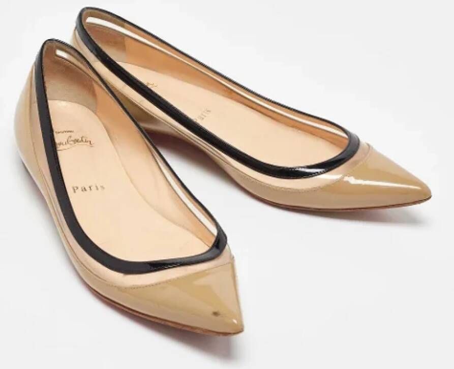 Christian Louboutin Pre-owned Fabric flats Beige Dames