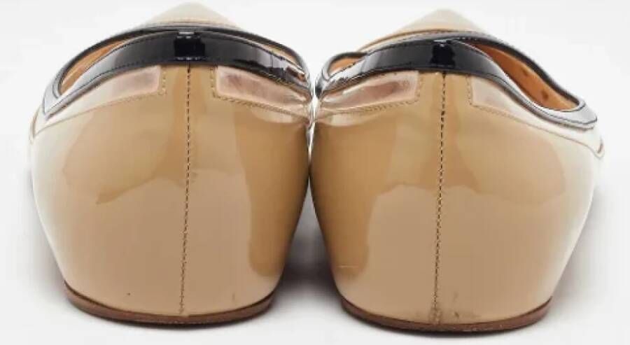 Christian Louboutin Pre-owned Fabric flats Beige Dames