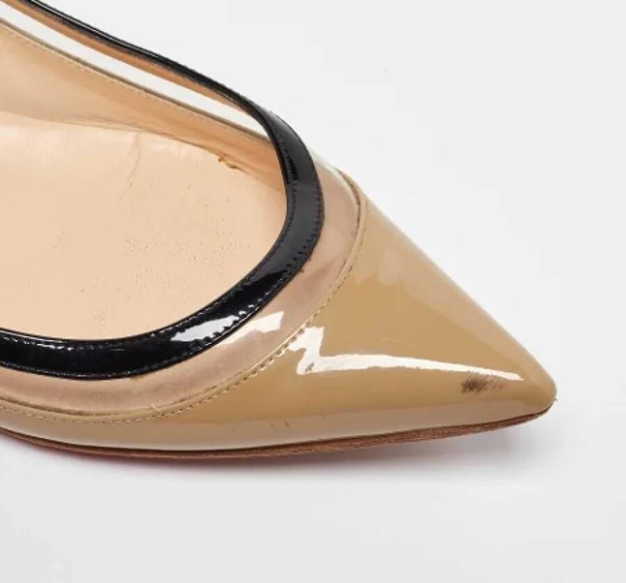 Christian Louboutin Pre-owned Fabric flats Beige Dames