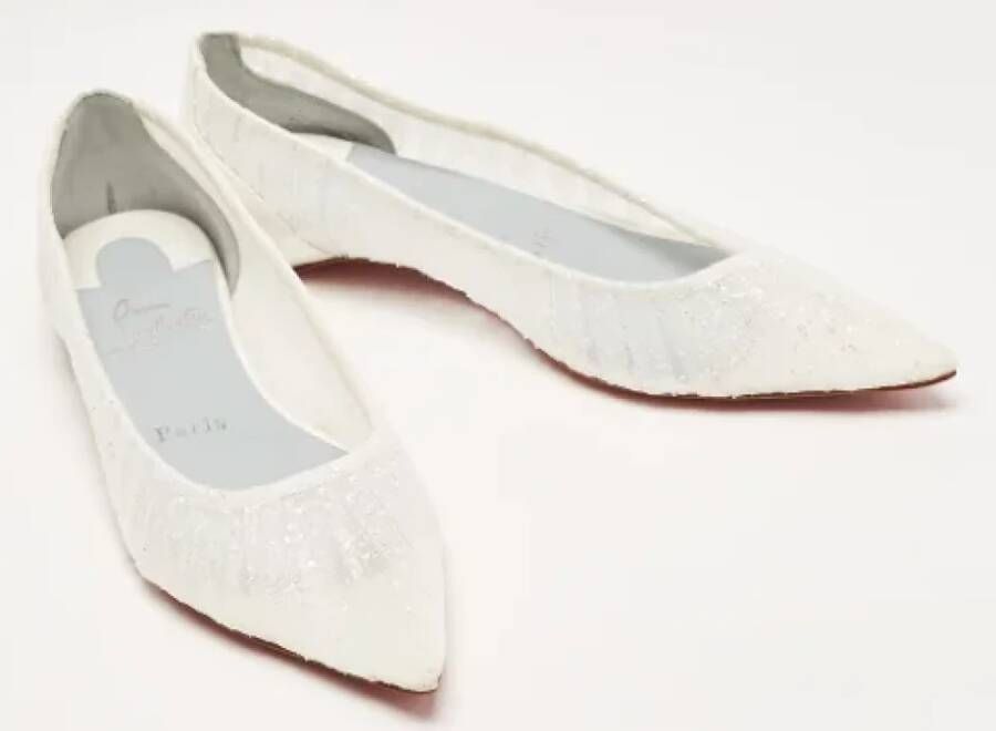 Christian Louboutin Pre-owned Fabric flats White Dames