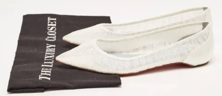 Christian Louboutin Pre-owned Fabric flats White Dames