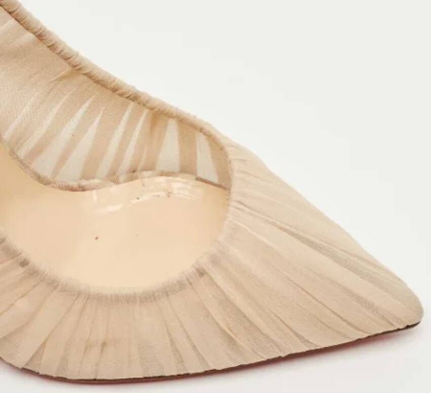 Christian Louboutin Pre-owned Fabric heels Beige Dames