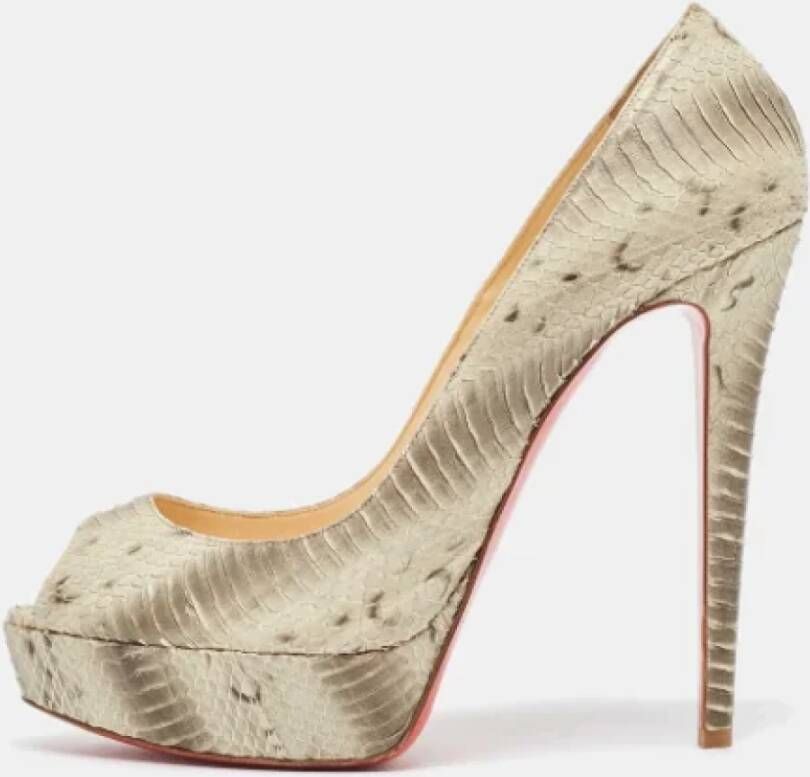 Christian Louboutin Pre-owned Fabric heels Beige Dames