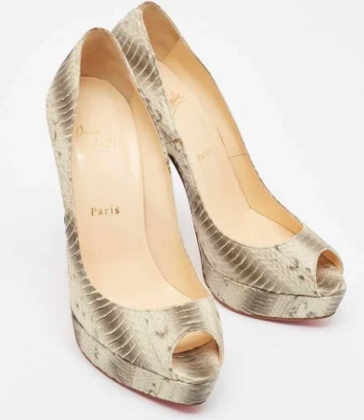 Christian Louboutin Pre-owned Fabric heels Beige Dames