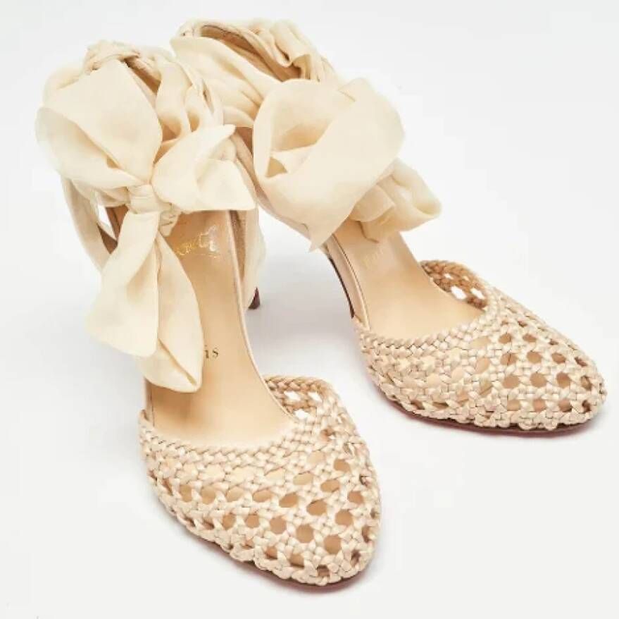 Christian Louboutin Pre-owned Fabric heels Beige Dames