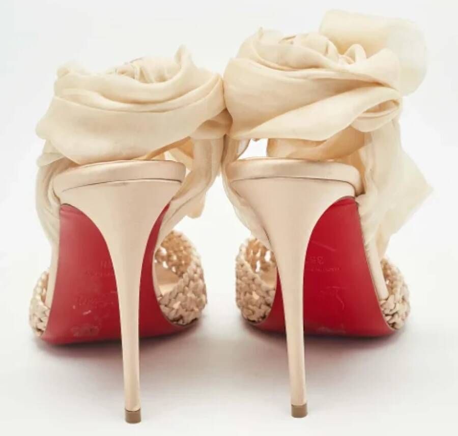 Christian Louboutin Pre-owned Fabric heels Beige Dames