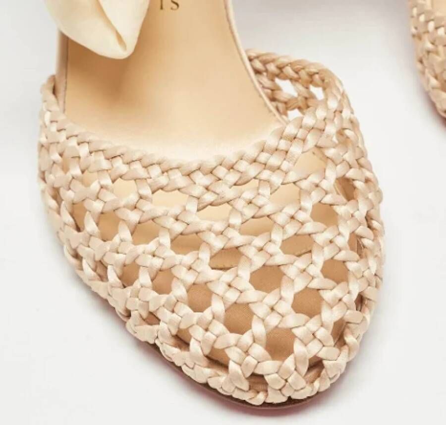 Christian Louboutin Pre-owned Fabric heels Beige Dames