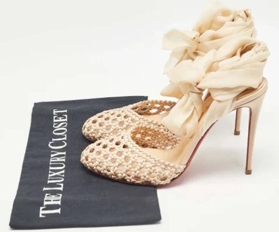 Christian Louboutin Pre-owned Fabric heels Beige Dames