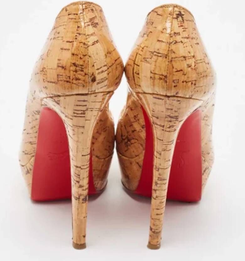 Christian Louboutin Pre-owned Fabric heels Beige Dames