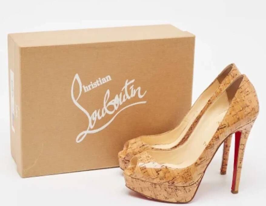 Christian Louboutin Pre-owned Fabric heels Beige Dames