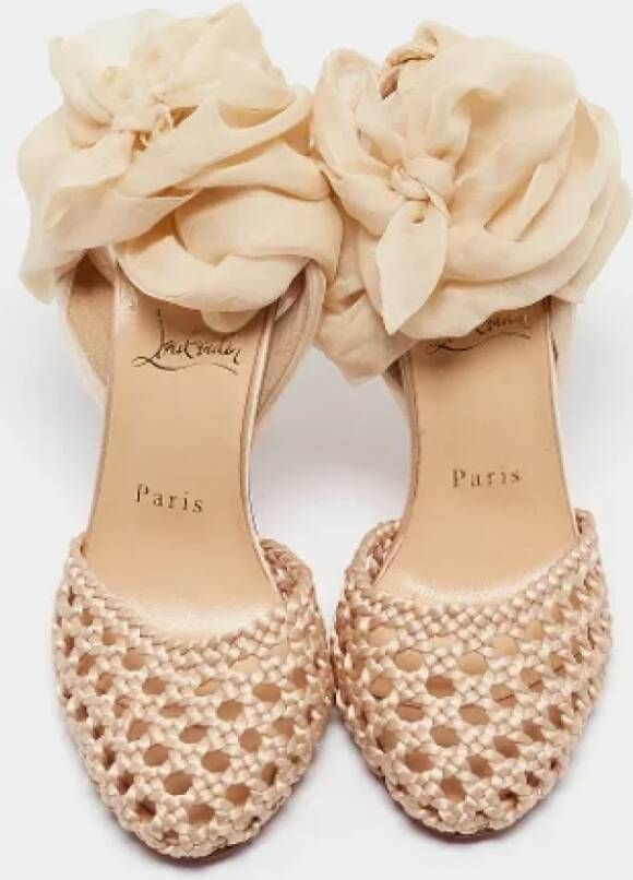 Christian Louboutin Pre-owned Fabric heels Beige Dames