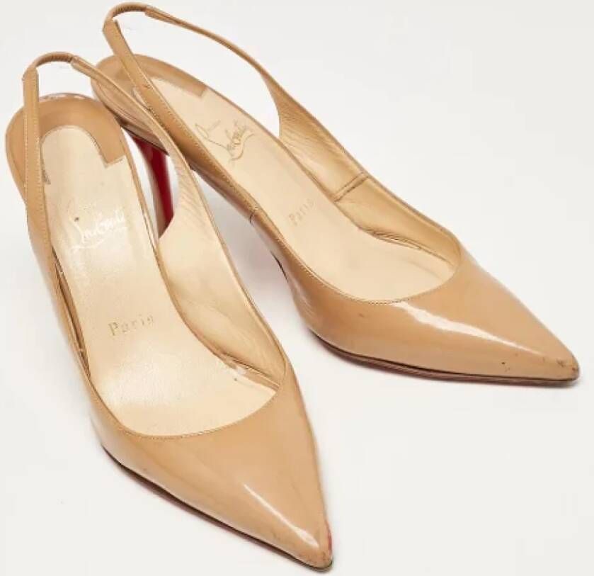 Christian Louboutin Pre-owned Fabric heels Beige Dames