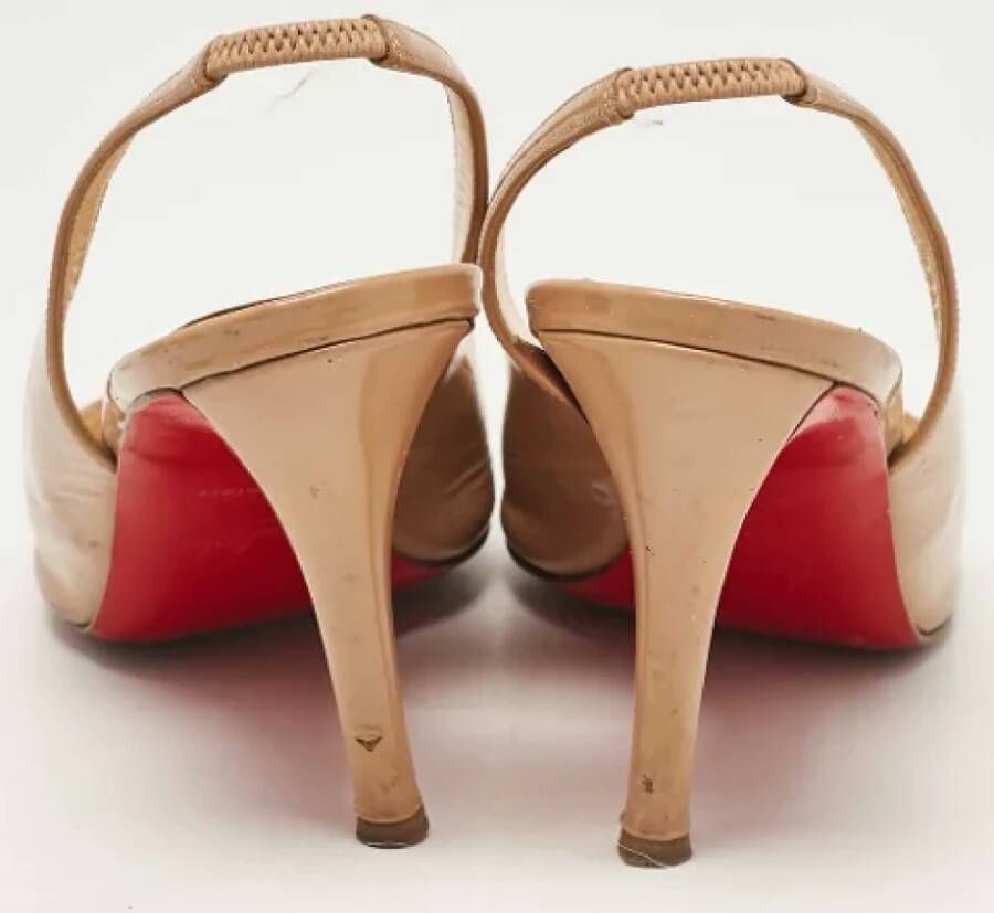 Christian Louboutin Pre-owned Fabric heels Beige Dames