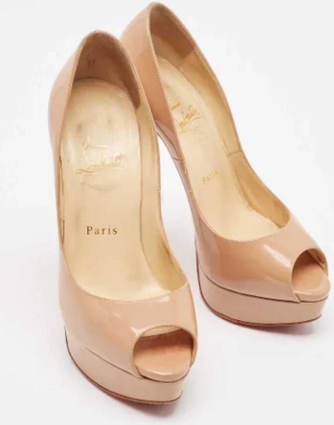 Christian Louboutin Pre-owned Fabric heels Beige Dames