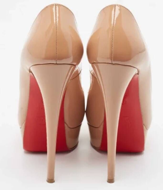 Christian Louboutin Pre-owned Fabric heels Beige Dames