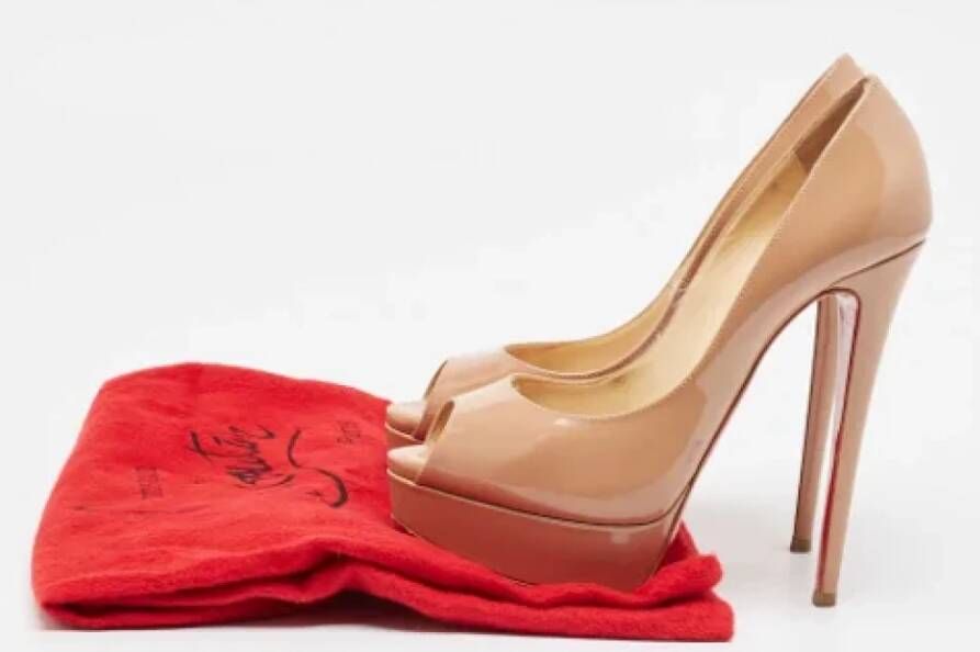 Christian Louboutin Pre-owned Fabric heels Beige Dames