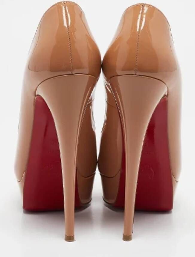 Christian Louboutin Pre-owned Fabric heels Beige Dames