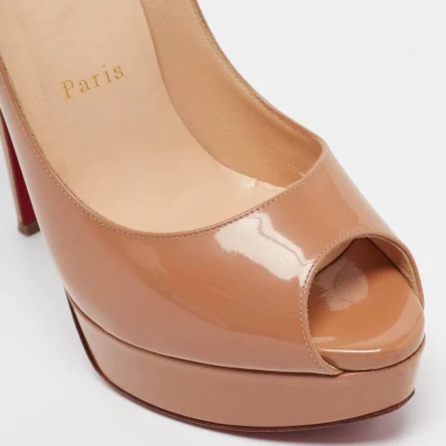 Christian Louboutin Pre-owned Fabric heels Beige Dames