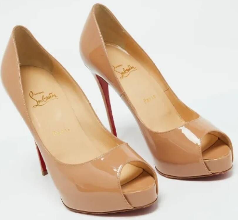 Christian Louboutin Pre-owned Fabric heels Beige Dames