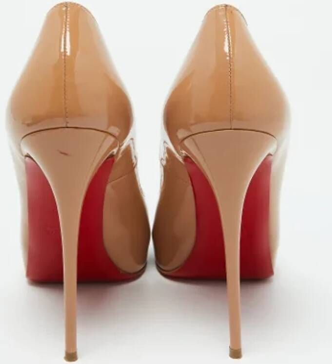 Christian Louboutin Pre-owned Fabric heels Beige Dames