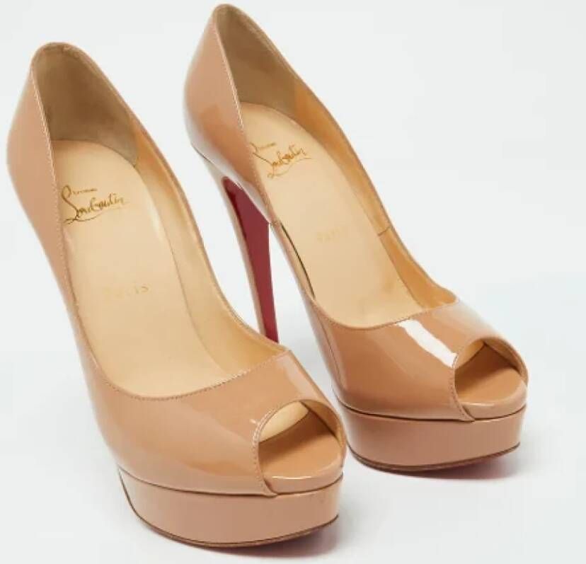 Christian Louboutin Pre-owned Fabric heels Beige Dames