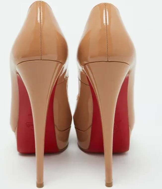 Christian Louboutin Pre-owned Fabric heels Beige Dames