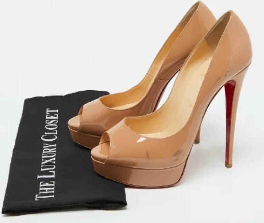 Christian Louboutin Pre-owned Fabric heels Beige Dames