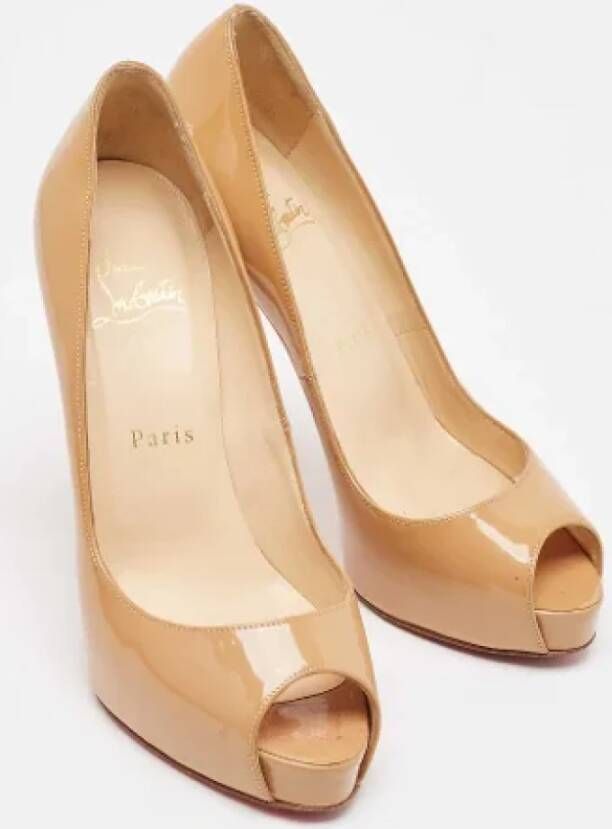 Christian Louboutin Pre-owned Fabric heels Beige Dames