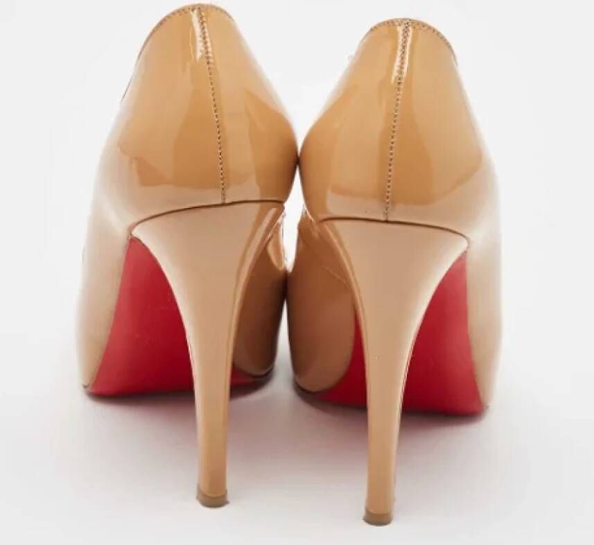 Christian Louboutin Pre-owned Fabric heels Beige Dames