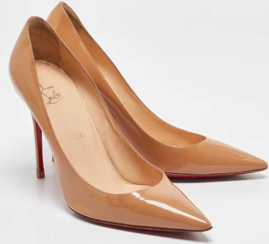 Christian Louboutin Pre-owned Fabric heels Beige Dames