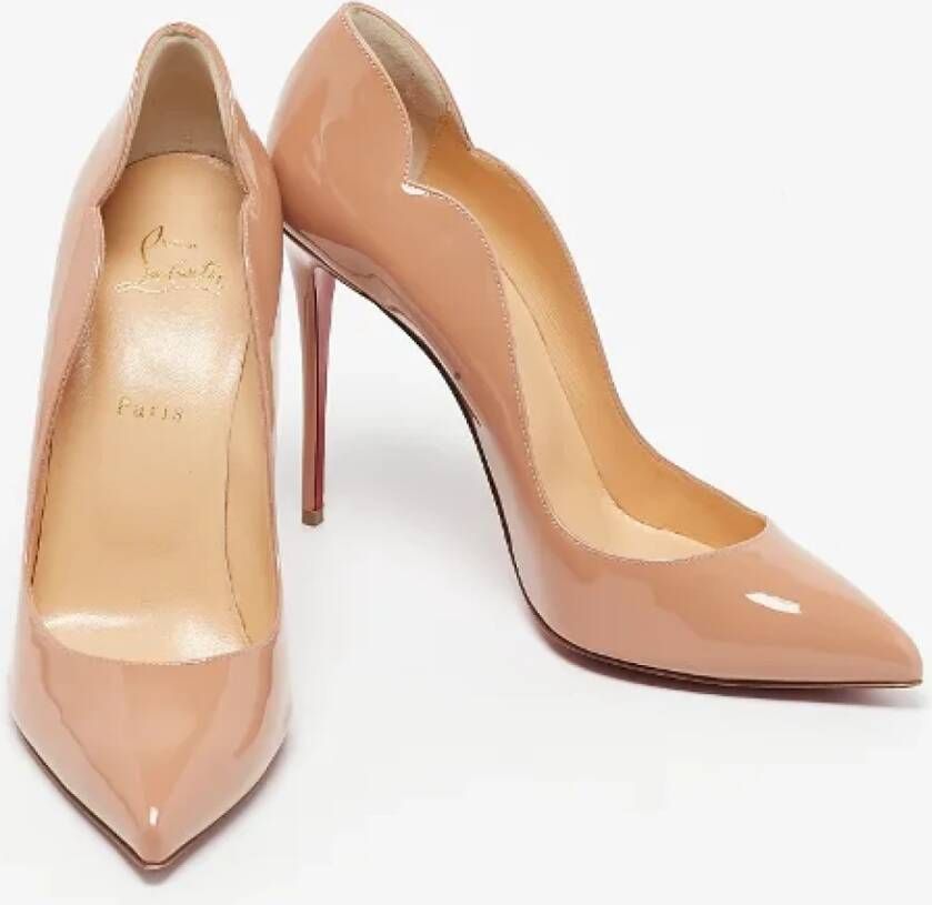 Christian Louboutin Pre-owned Fabric heels Beige Dames