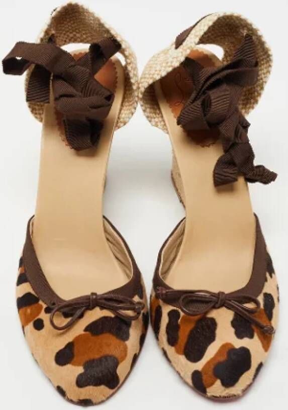 Christian Louboutin Pre-owned Fabric heels Brown Dames