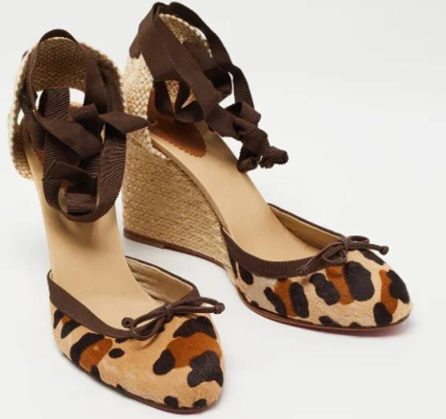 Christian Louboutin Pre-owned Fabric heels Brown Dames