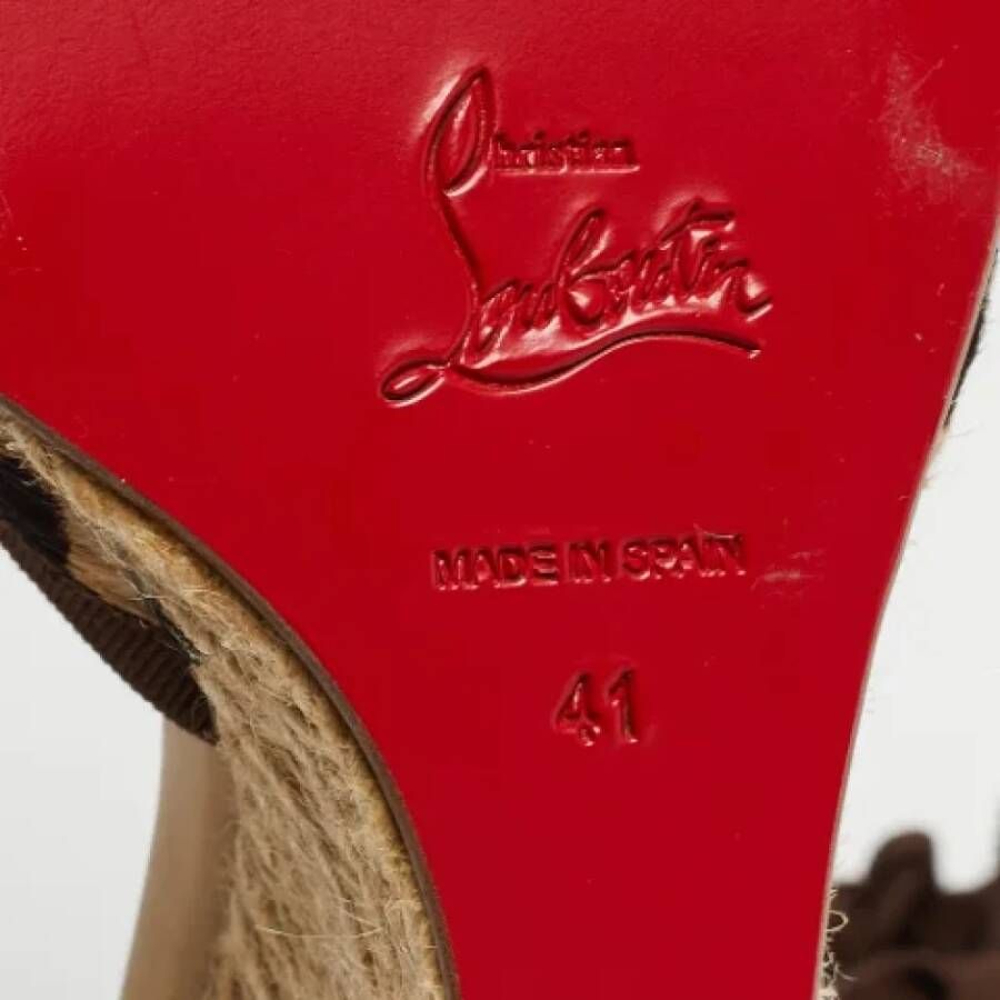 Christian Louboutin Pre-owned Fabric heels Brown Dames