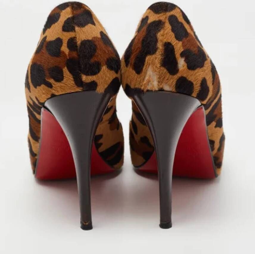 Christian Louboutin Pre-owned Fabric heels Brown Dames