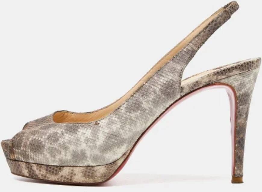 Christian Louboutin Pre-owned Fabric heels Brown Dames