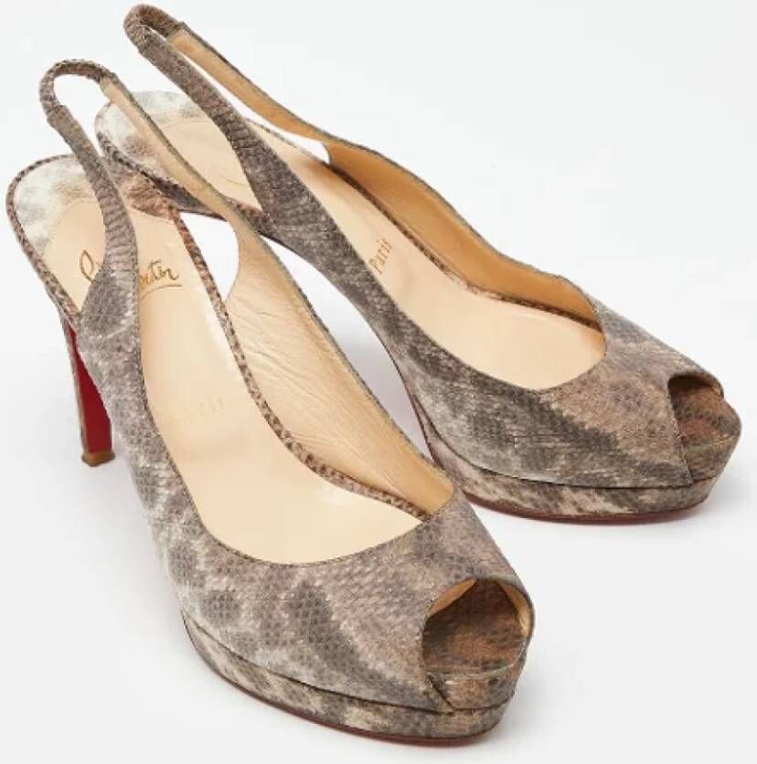 Christian Louboutin Pre-owned Fabric heels Brown Dames