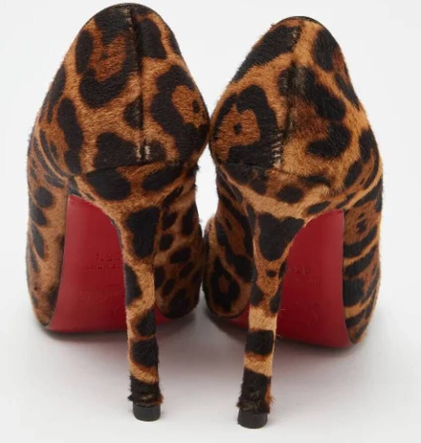 Christian Louboutin Pre-owned Fabric heels Brown Dames