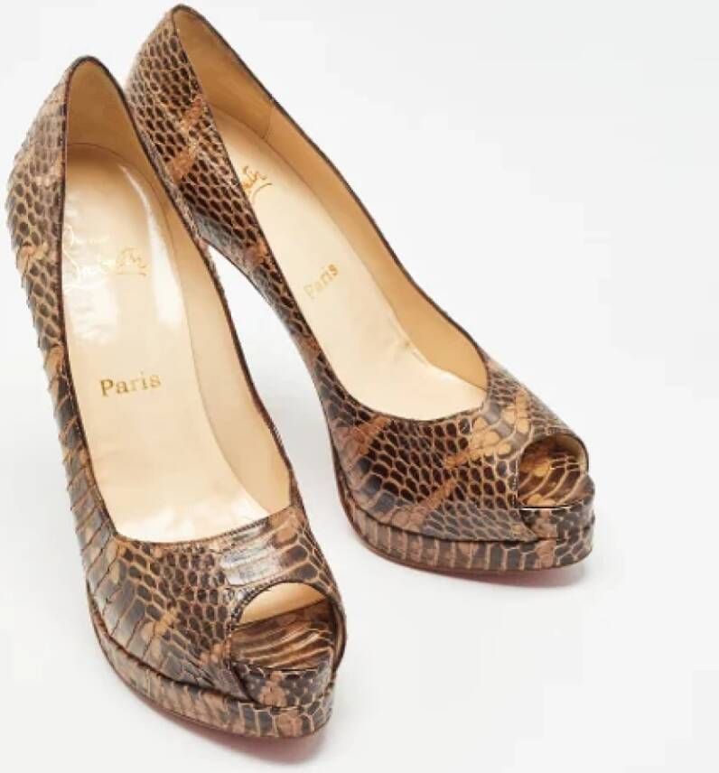 Christian Louboutin Pre-owned Fabric heels Brown Dames