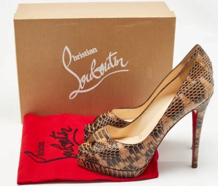 Christian Louboutin Pre-owned Fabric heels Brown Dames