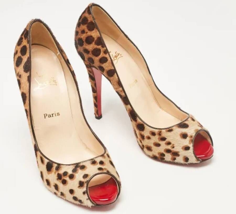 Christian Louboutin Pre-owned Fabric heels Brown Dames